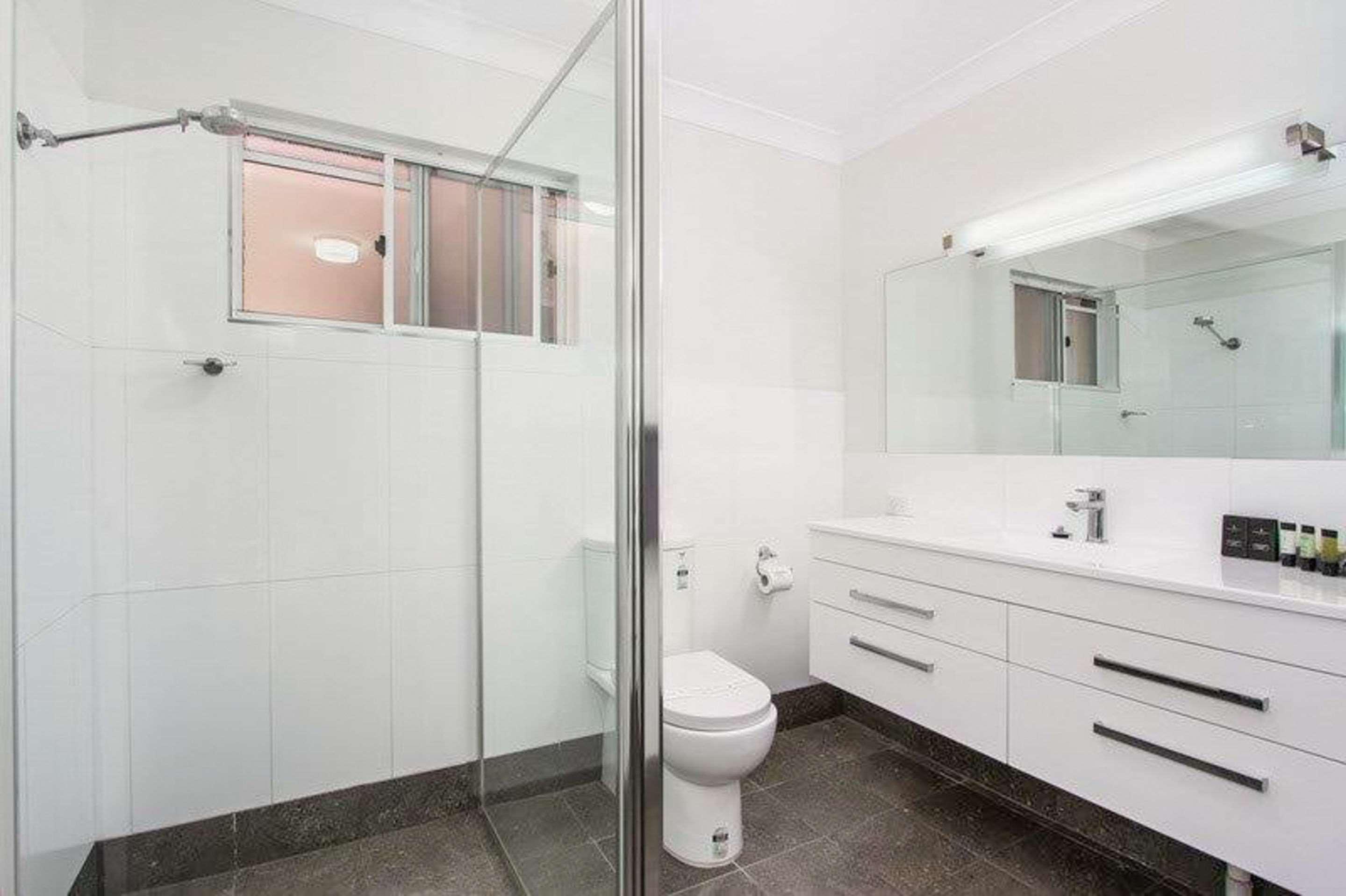Quality Inn Ashby House Тамуърт Екстериор снимка