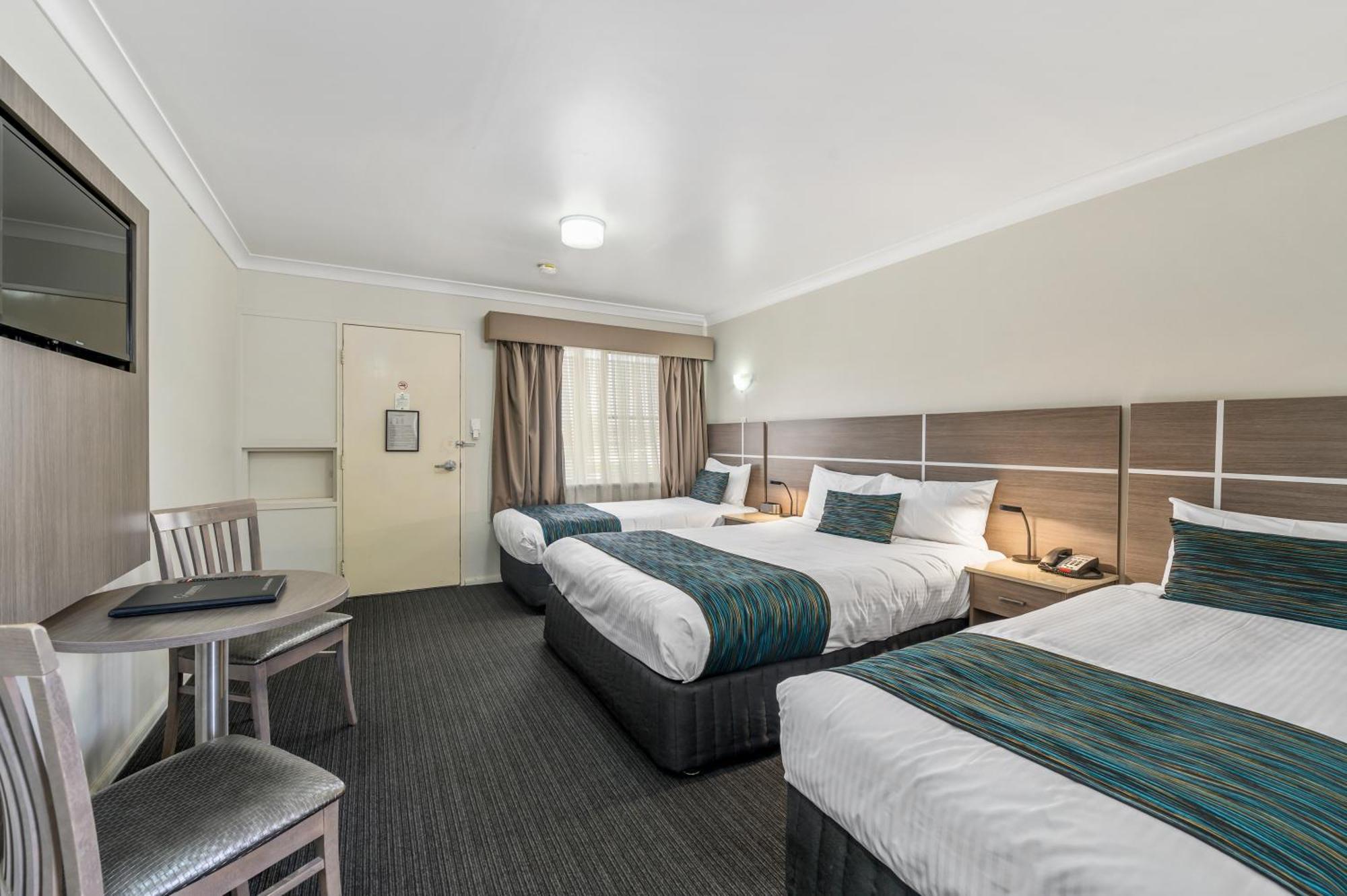 Quality Inn Ashby House Тамуърт Екстериор снимка